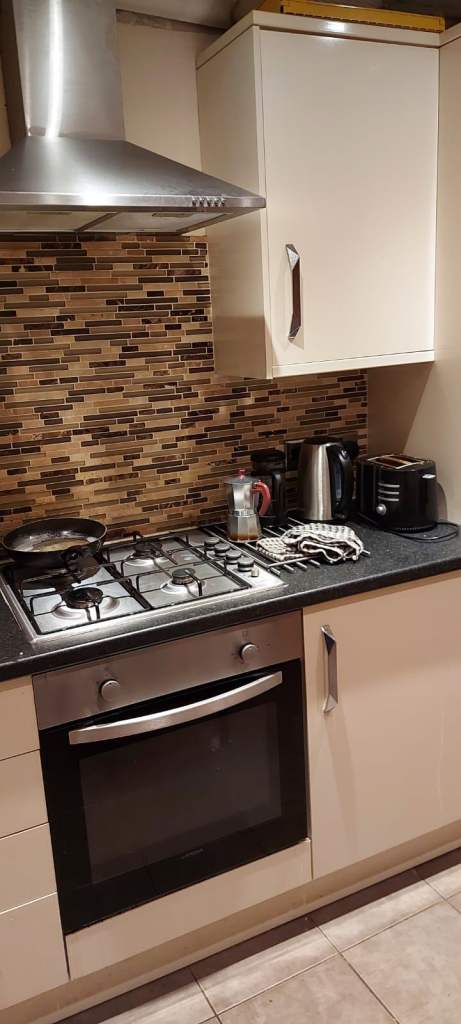 Clean Double Room within flat share in Holyrood, City Centre