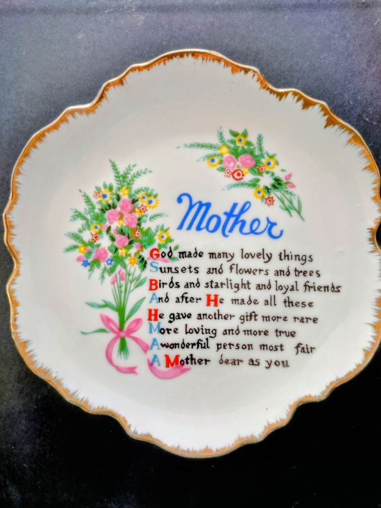 Beautiful Vintage Plate dedicated to Mother, mint condition in a box. See the photos/details!