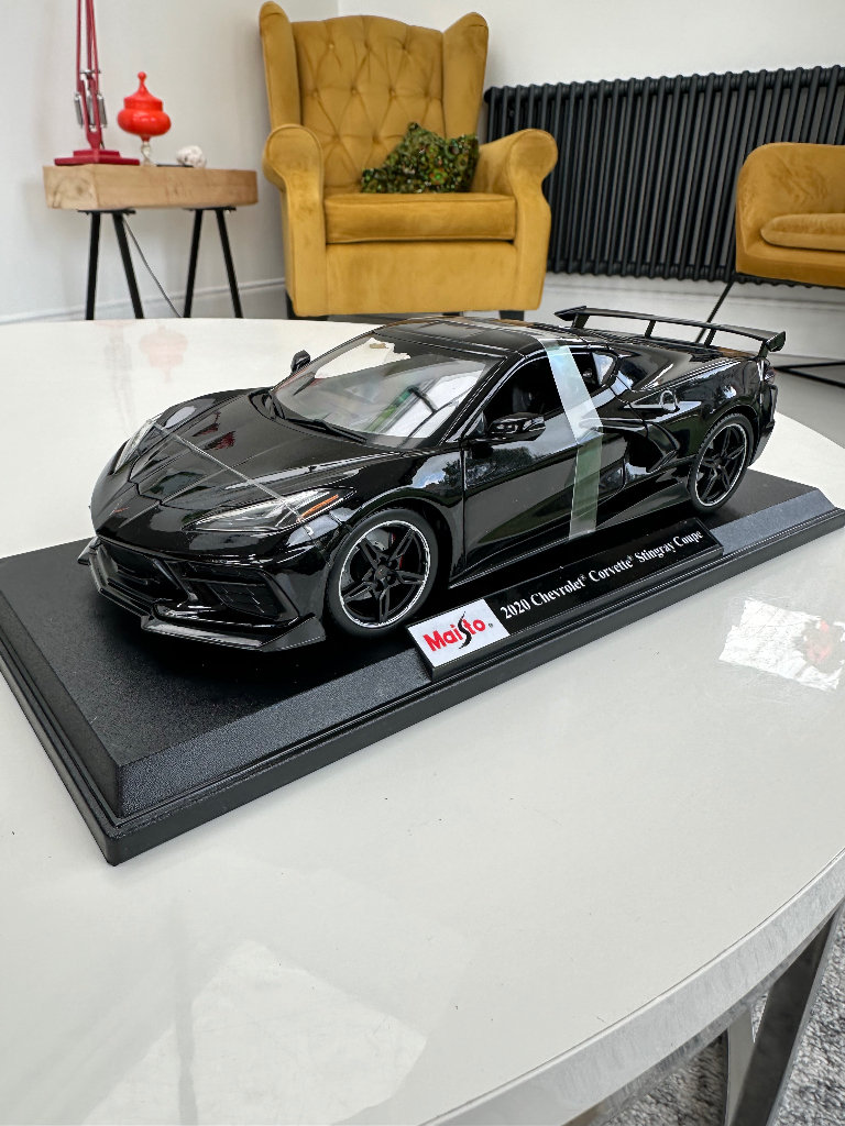 1/18 Chevrolet Corvette Stingray Coupe 2020 Metallic Black  Die-Cast Model Car