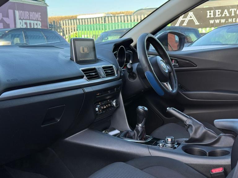 MAZDA MAZDA3 2.2 SKYACTIV-D Sport Nav 2015