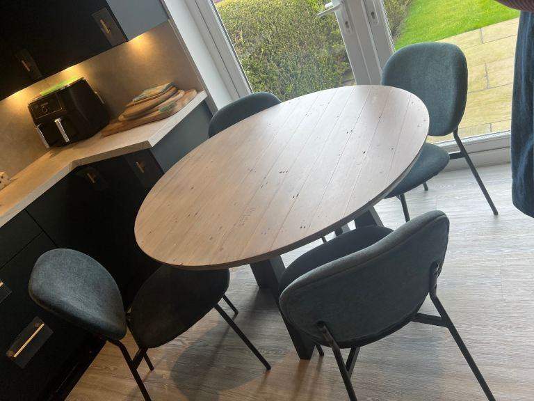 £75 Bargain - round bespoke dining table 4 feet diameter