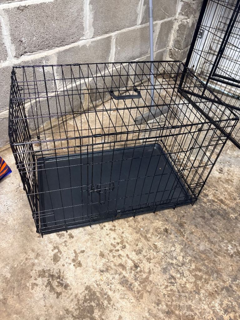 Medium dog cage with removable floor 