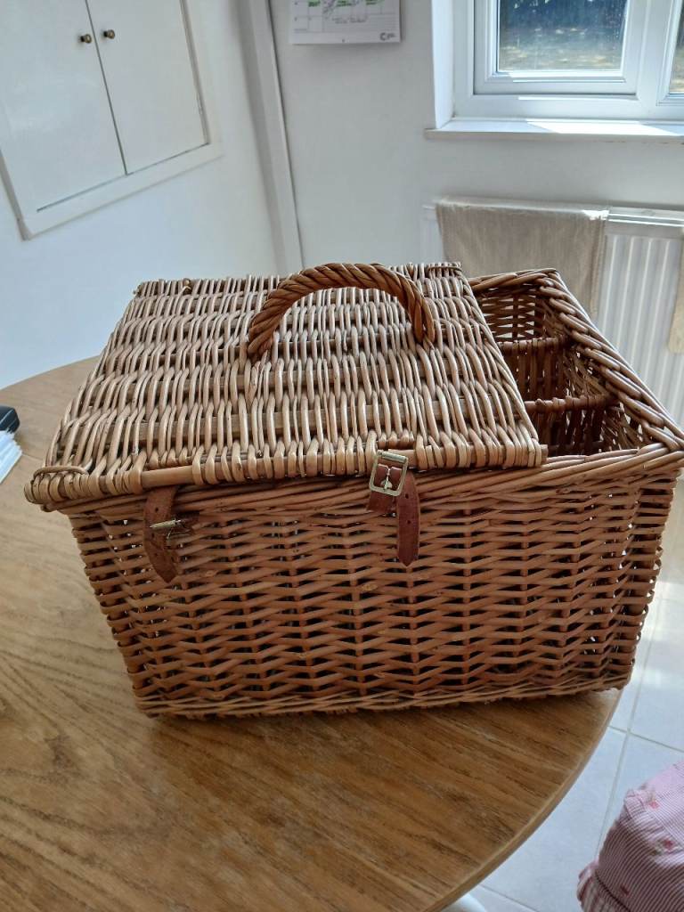 Beautiful Wicker Picnic Basket