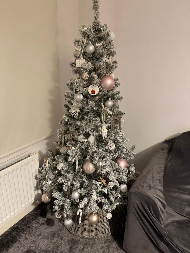 image for MARKS & SPENCER 6FT SNOWY CHRISTMAS TREE VGC