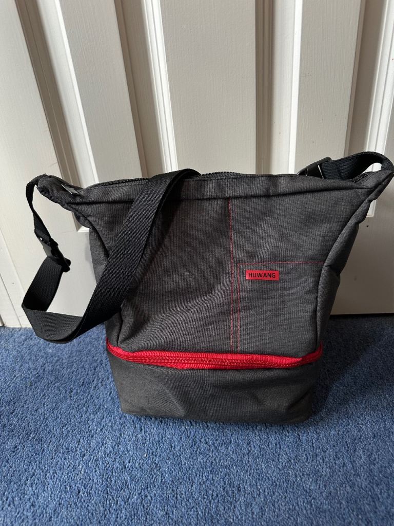Small Huwang camera bag with lower padded compartment with adjustable dividers