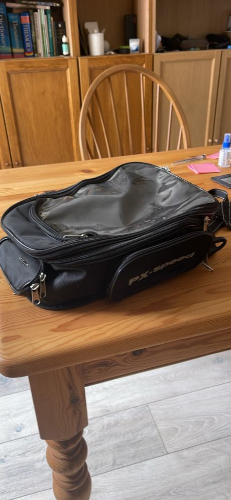 Motorcycle tank bag