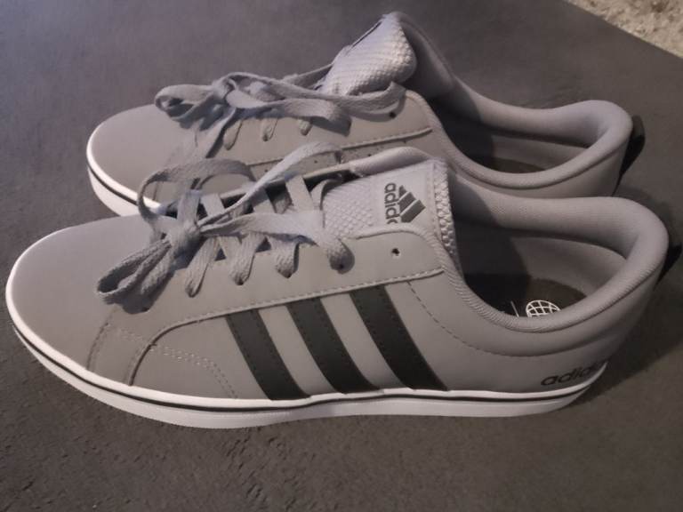 image for MENS TRAINERS SIZE 9 £20