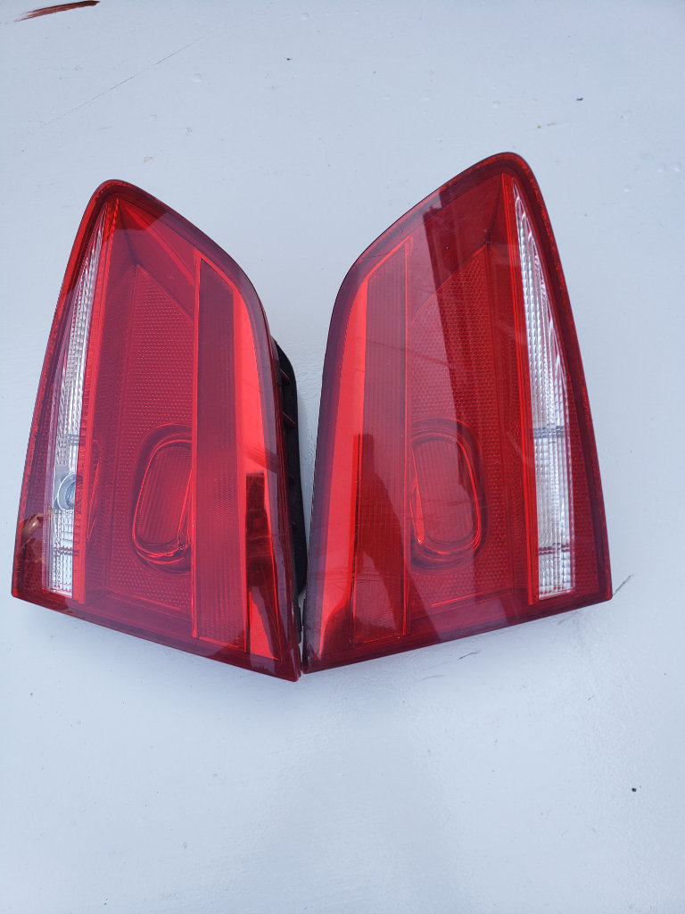 2011 passatt inner tailgate light
