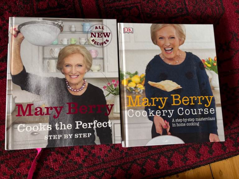 Mary Berry - Cookery Course - 2 books