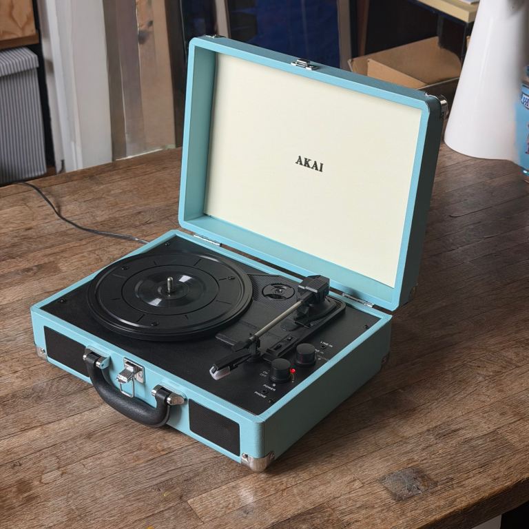 Akai A60011NB Bluetooth Rechargeable Vinyl Turntable Briefcase Blue