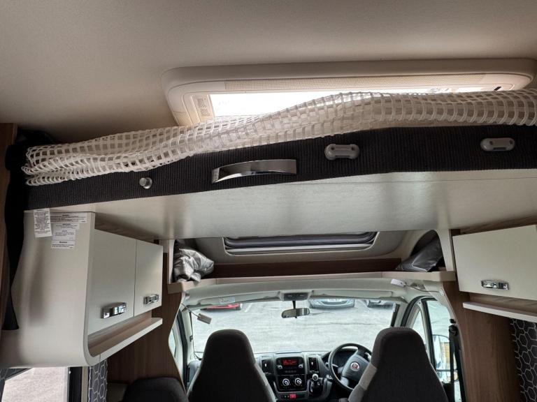 SWIFT ESCAPE 695 - 2017