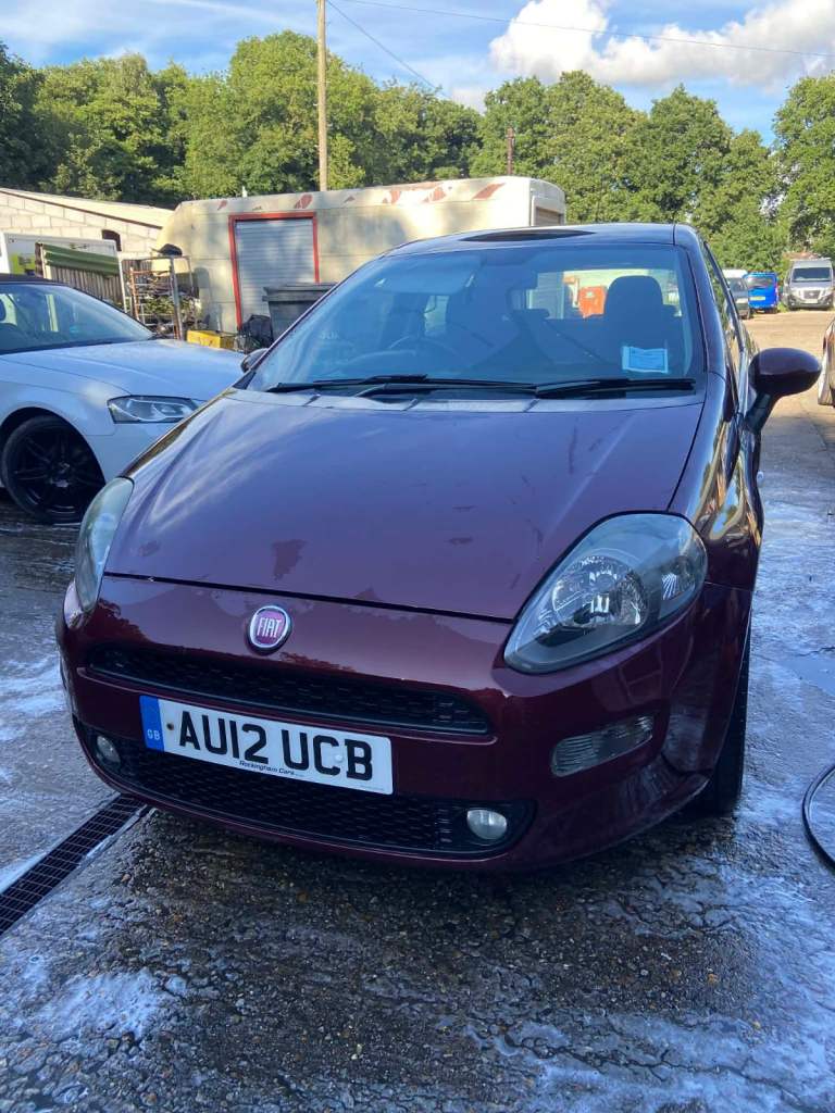 2012 Fiat Punto Lounge, Hatchback, 1.4L, manual, 1368cc, tax and new MOT, sunroof, 5 doors