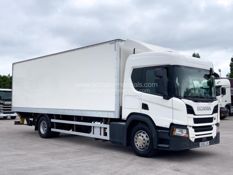 2018 (68) SCANIA P250 4X2 BOX