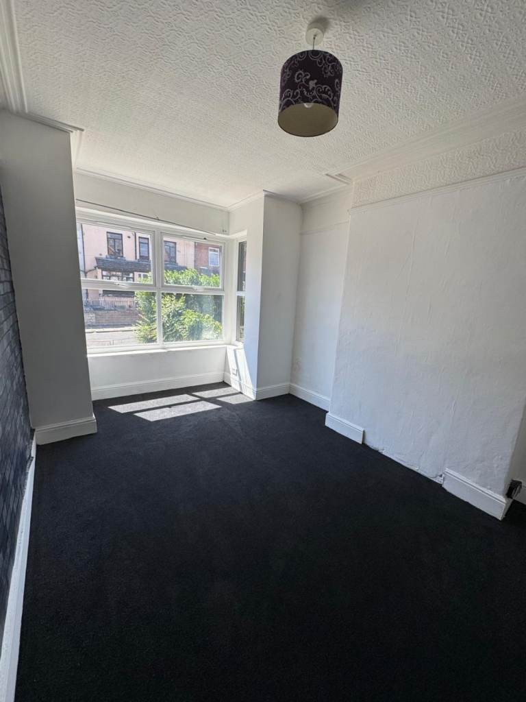 4 bedroom house to let