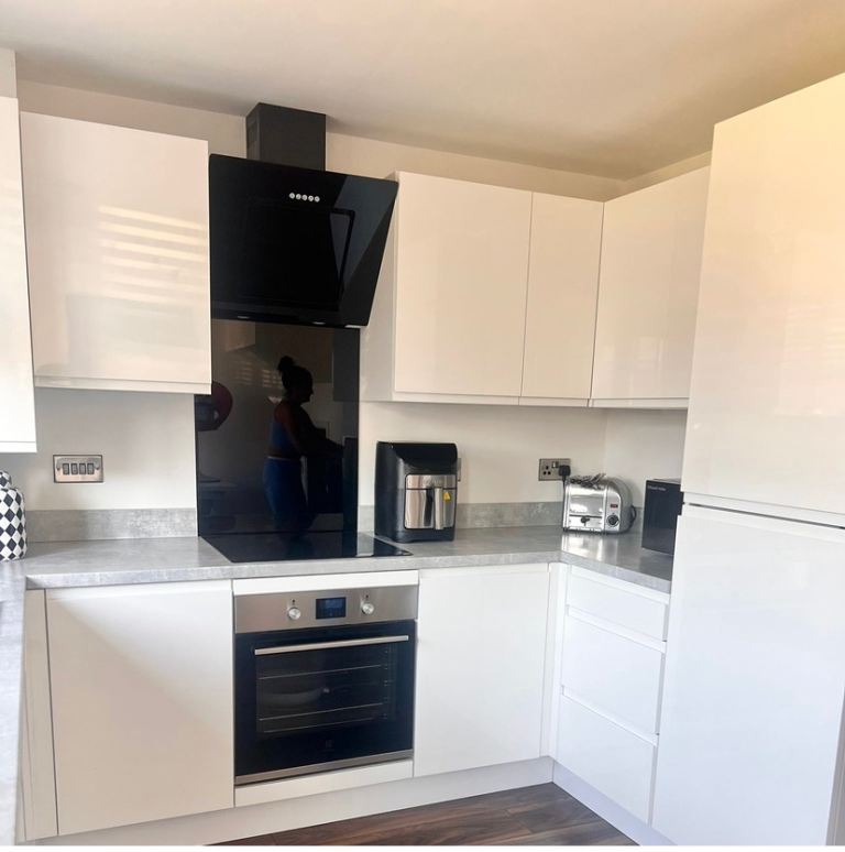 White high gloss J shaped handle kitchen door fronts (DOOR FRONTS ONLY NO HINGES) 