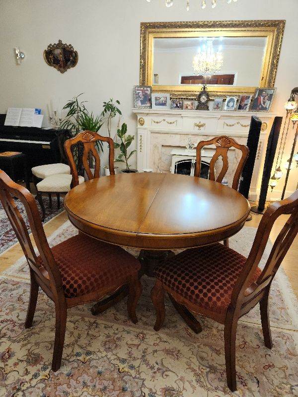 Solid Wood Extendable Round Dining Table & 4 Chairs