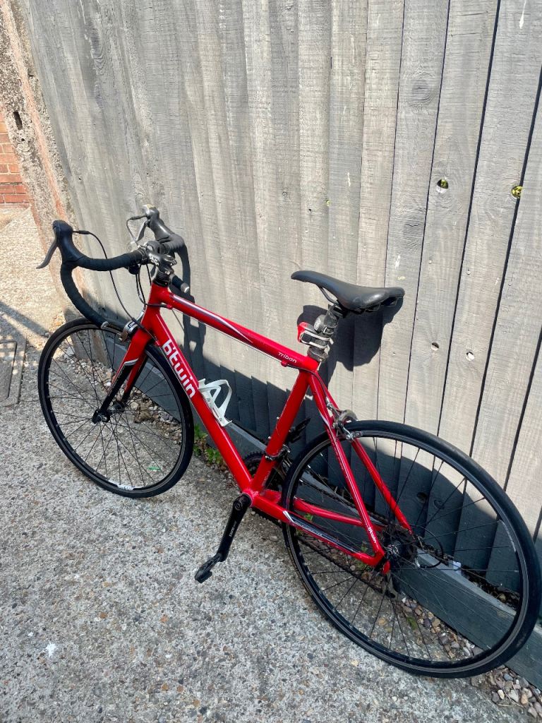 B'TWIN Triban 3 Road Bike (Red) – Carbon Fork & Gatorskin Tyres