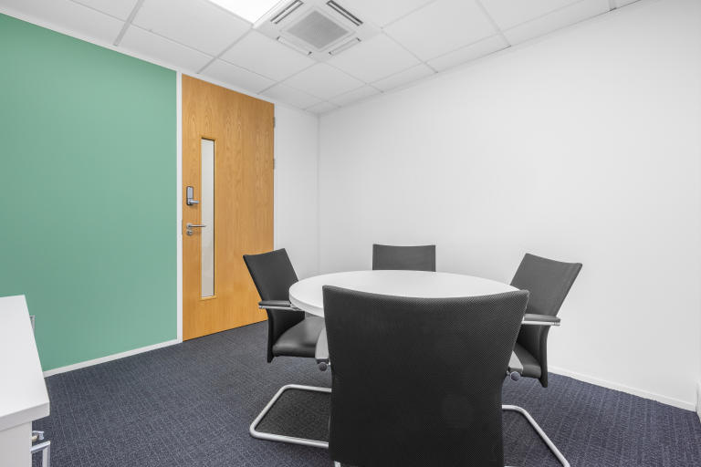 Horsham - RH121TL \ Office Space for Rent - 4 Workstations