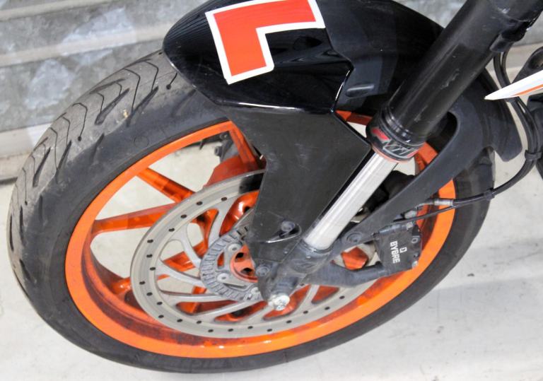 2024 73 KTM DUKE 125 ABS LEARNER LEGAL TRADE SALE 7K WHITE/ORANGE NEW MOT RIDES