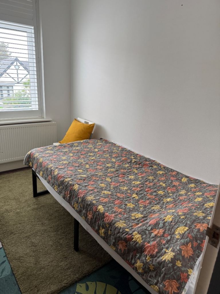 Room for rent in a shared property female preferred