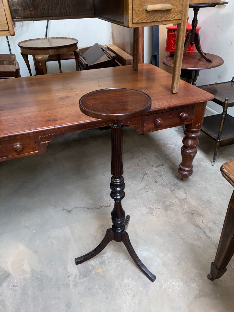 A REGENCY REPRO MAHOGANY PLANT/LAMP STAND ,GREAT PRE-LOVED CONDITION ,FREE LOCAL DELIVERY AVAILABLE
