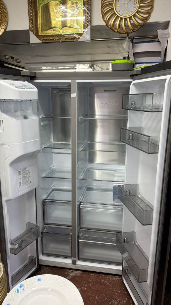 Samsung Side by Side Fridge Freezer - Brand New - 500