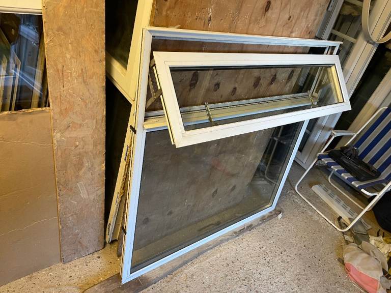 H 111 x W 112 cm - ALUMINIUM DOUBLE GLAZED WINDOW - CLEAR GLASS (REF: MJ260)