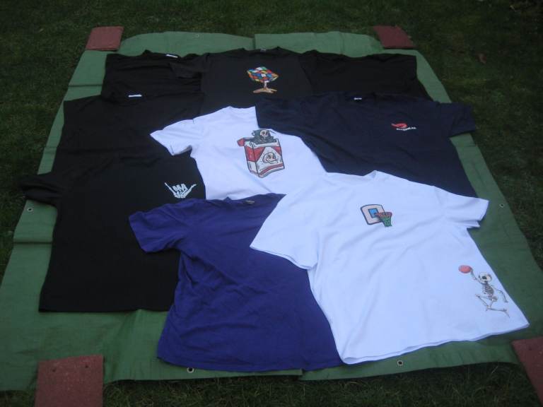 TO CLEAR: 9 T-Shirts - 8 Large or XXL Plus One Medium: All 9 T-Shirts for £4.00