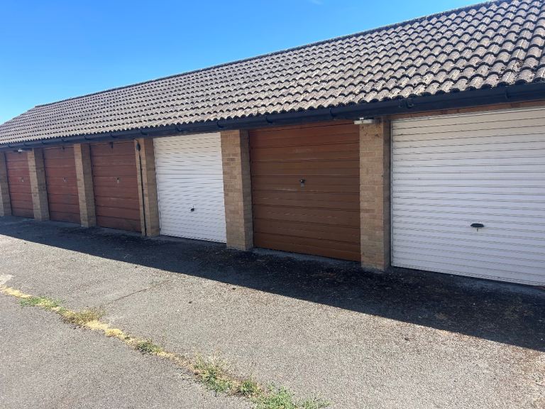 Garage for rent