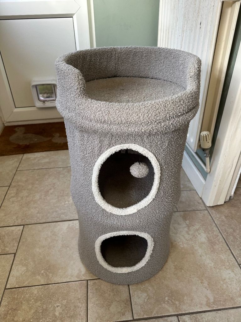 Cat tower / bed