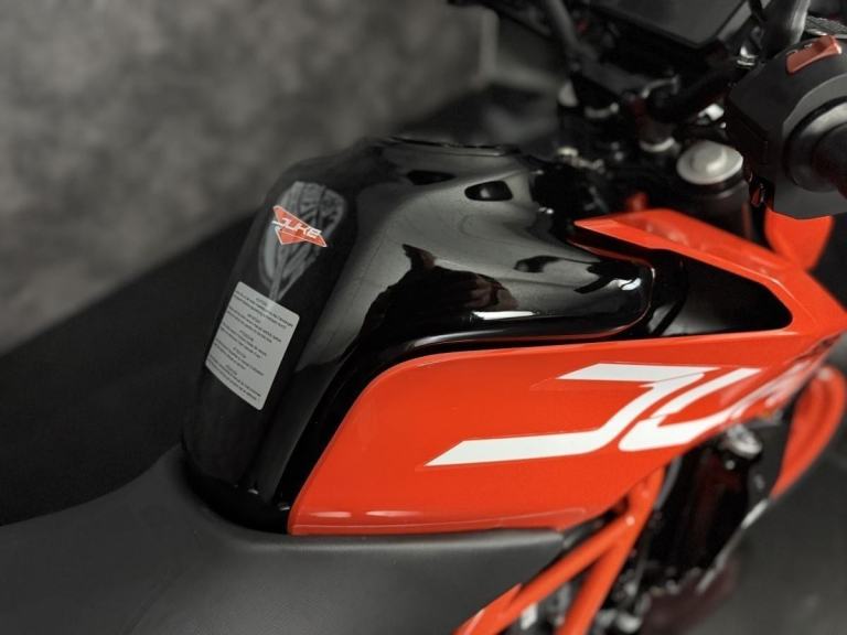 KTM 390 Duke *Genuine 1500 miles!*