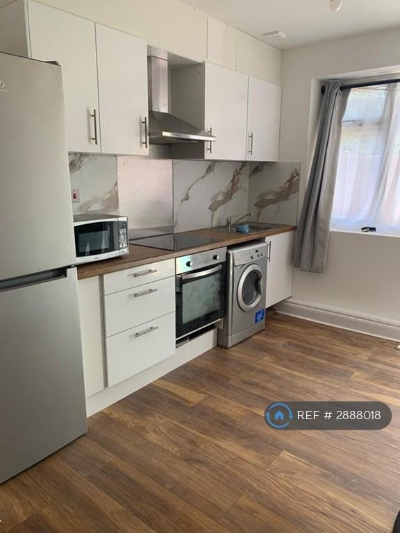 1 bedroom flat in Lampton Park Road, Hounslow, TW3 (1 bed) (#2888018)