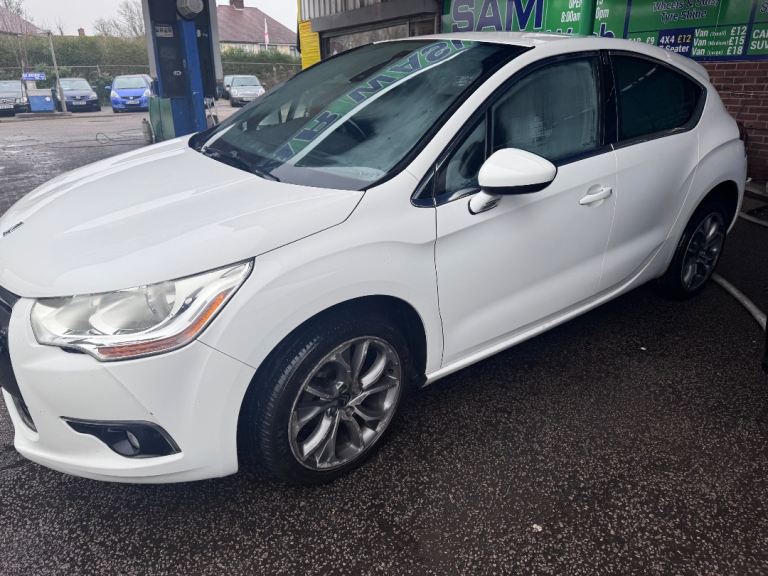 Citroen, DS4, Hatchback, 2014, Manual, 1560 (cc), 5 doors