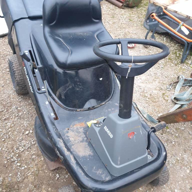 Ride on mower  Murray rm50  briggs and stratton  read fully 