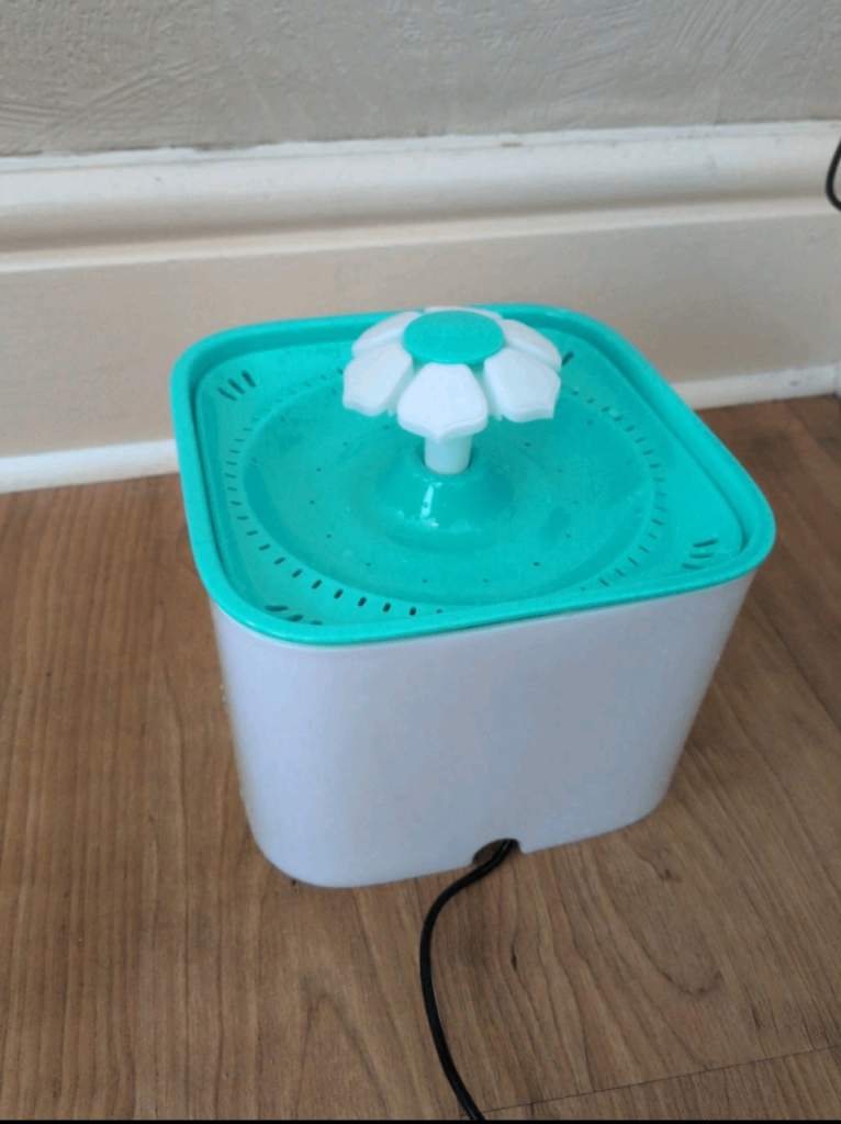 Pet Friend Cat Water Fountain – Good Condition