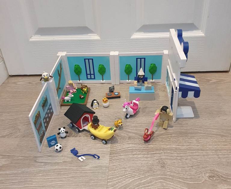 Roblox Adopt Me Pet Shop Playset with Figures & Accessories