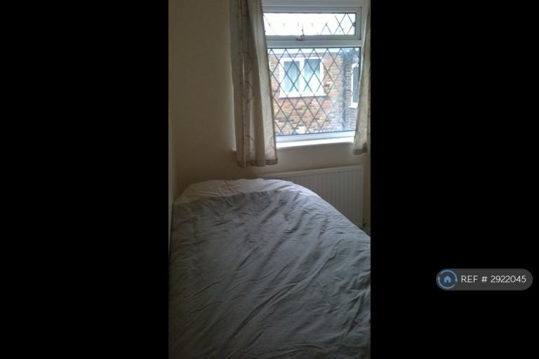 3 bedroom house in Clewer Fields, London, SL4 (3 bed) (#2922045)