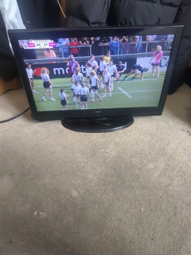 BARGAIN LCD TV 53cm x 38cm in Working Order + DELIVERY