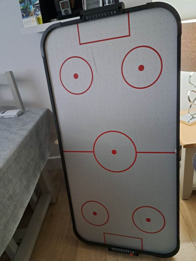 Free air hockey table