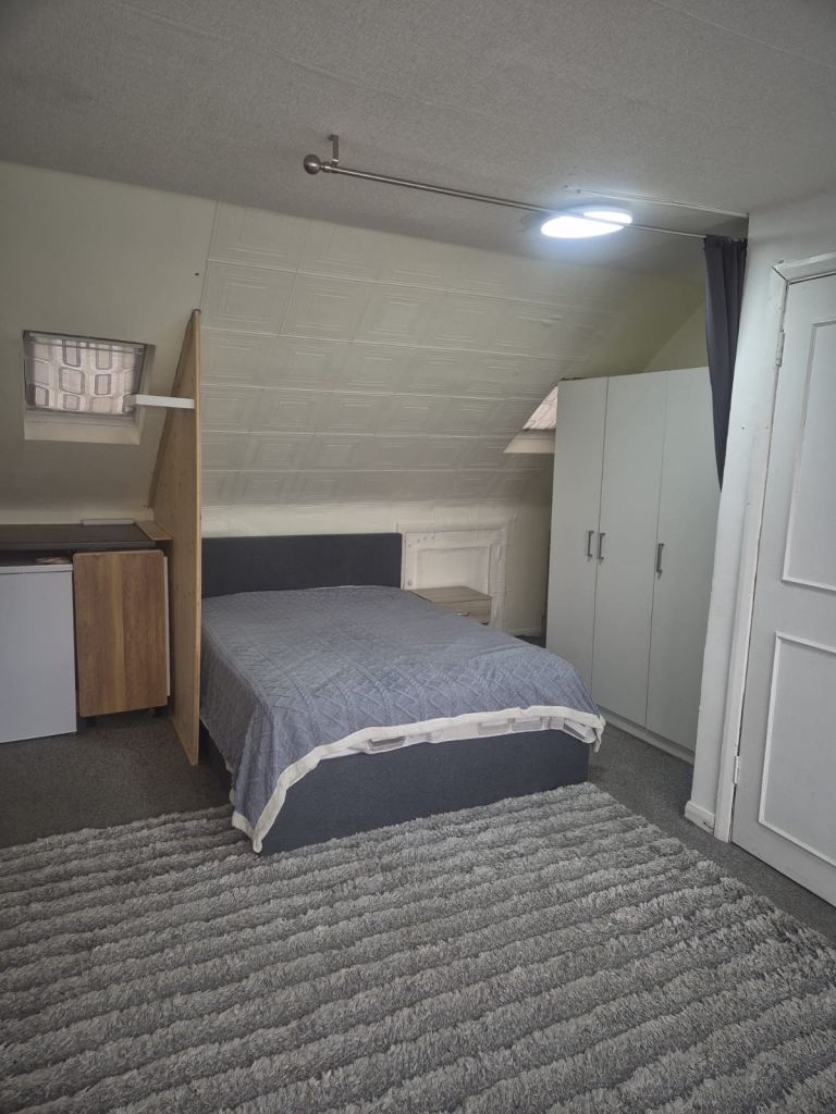 Studio flat to let at Sudbury Hill middlesex