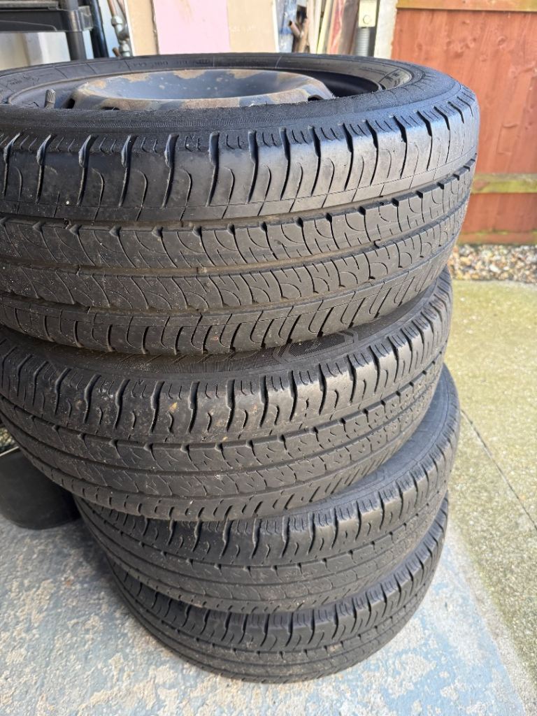 Vauxhall Vivaro van wheels