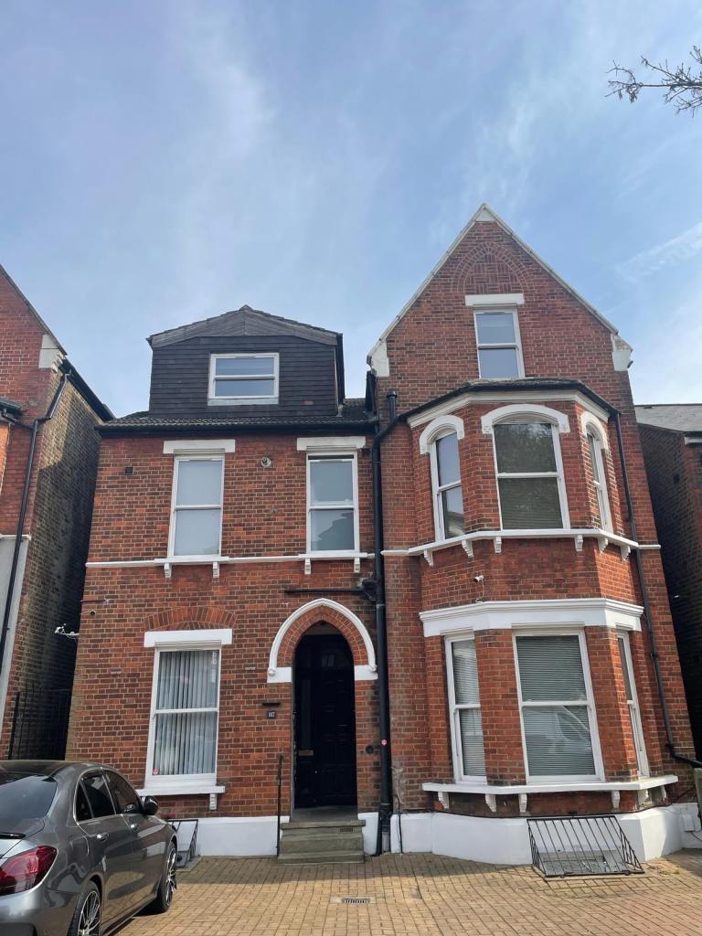 Double room in modern shared flat (Unfurnished)