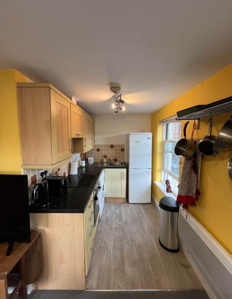2-Bed City Centre Flat **All Bills Included** Short-Term Let (3 Months, with Option to Extend)
