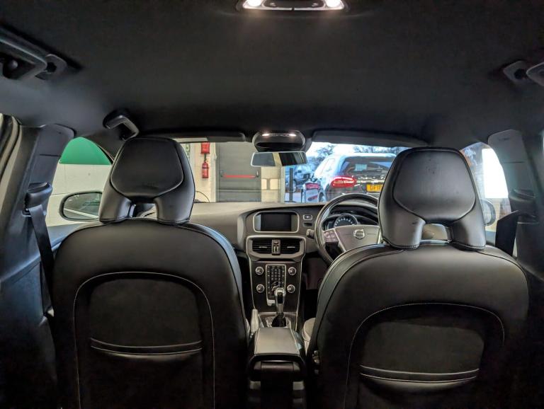 2019 Volvo V40 2.0 T2 GPF R-Design Nav Plus Euro 6 (s/s) 5dr HATCHBACK Petrol Manual