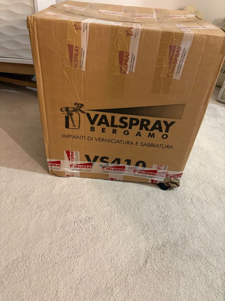 Airless paint sprayer 100v