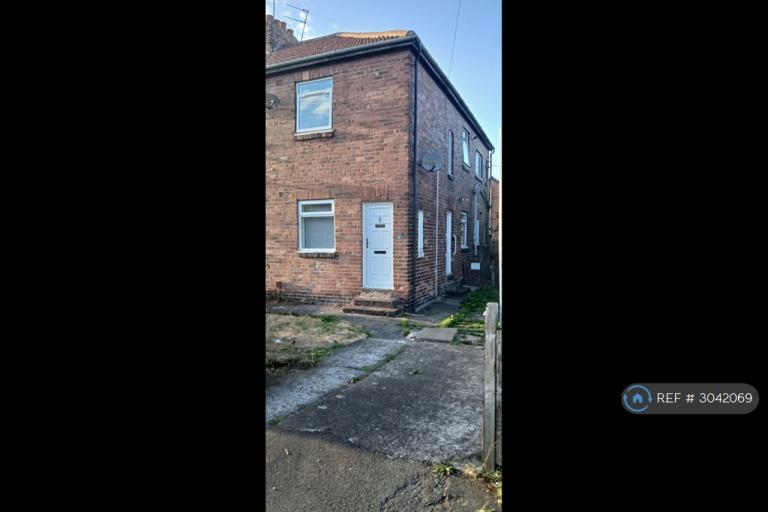 3 bedroom flat in Scarborough Road, Newcastle Upon Tyne, NE6 (3 bed) (#3042069)