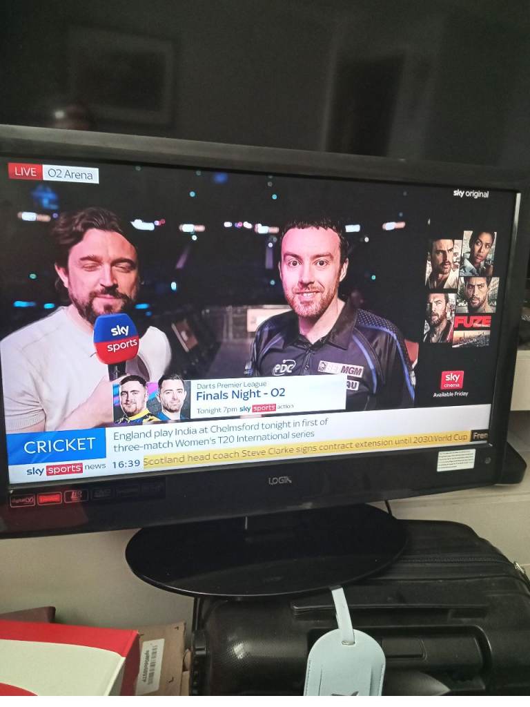 24 inch hd ready logik tv /dvd combo 