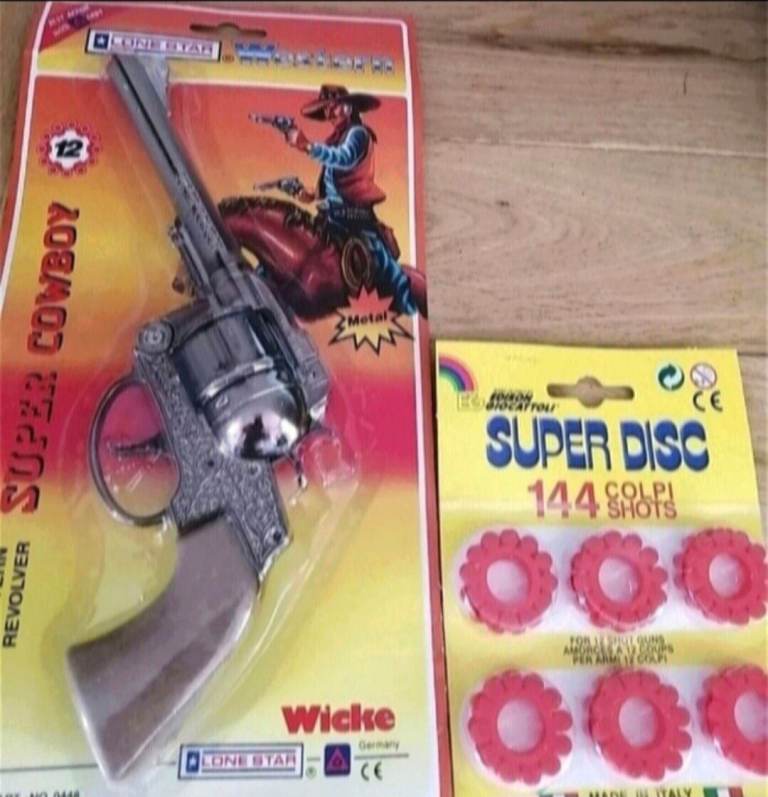 Lone Star Super cowboy vintage retro toy cap gun pistol with Super disc caps brand new will post 