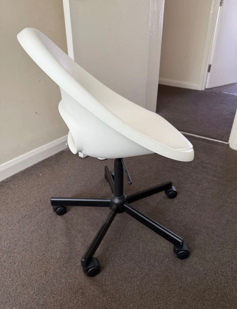 White Swivel Office Chair with Wheels – Good Condition
