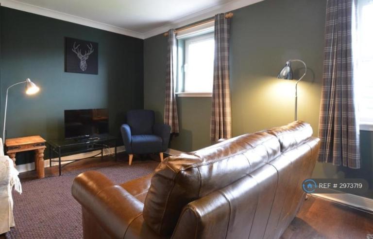 2 bedroom flat in Holyrood Road, Edinburgh, EH8 (2 bed) (#2973719)